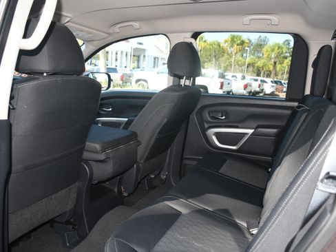 Used 2019 Nissan Titan SV image 14