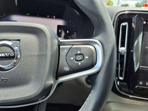Certified 2023 Volvo XC40 B5 Ultimate w/ Protection Package Premier AWD/4WD image 24