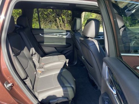 Used 2023 Cadillac XT6 Premium Luxury w/ Technology Package image 32