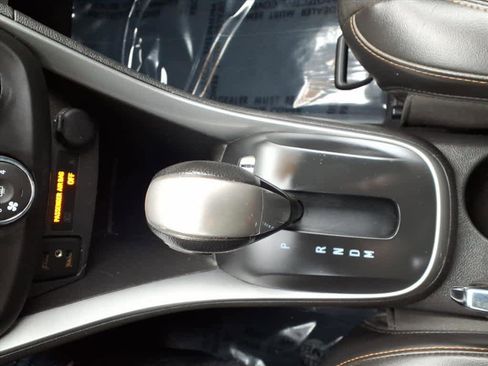 Used 2018 Chevrolet Trax LT w/ LT Convenience Package image 21