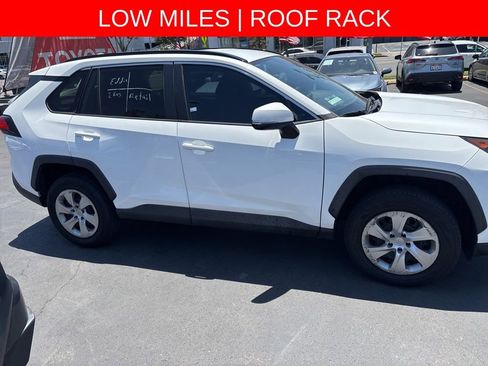 Used 2021 Toyota RAV4 LE FWD image 3