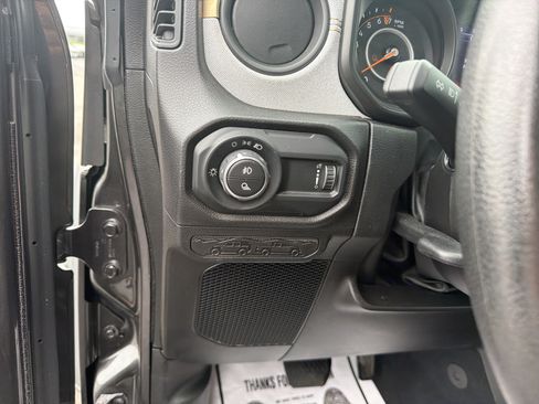Used 2024 Jeep Gladiator Sport AWD/4WD image 18