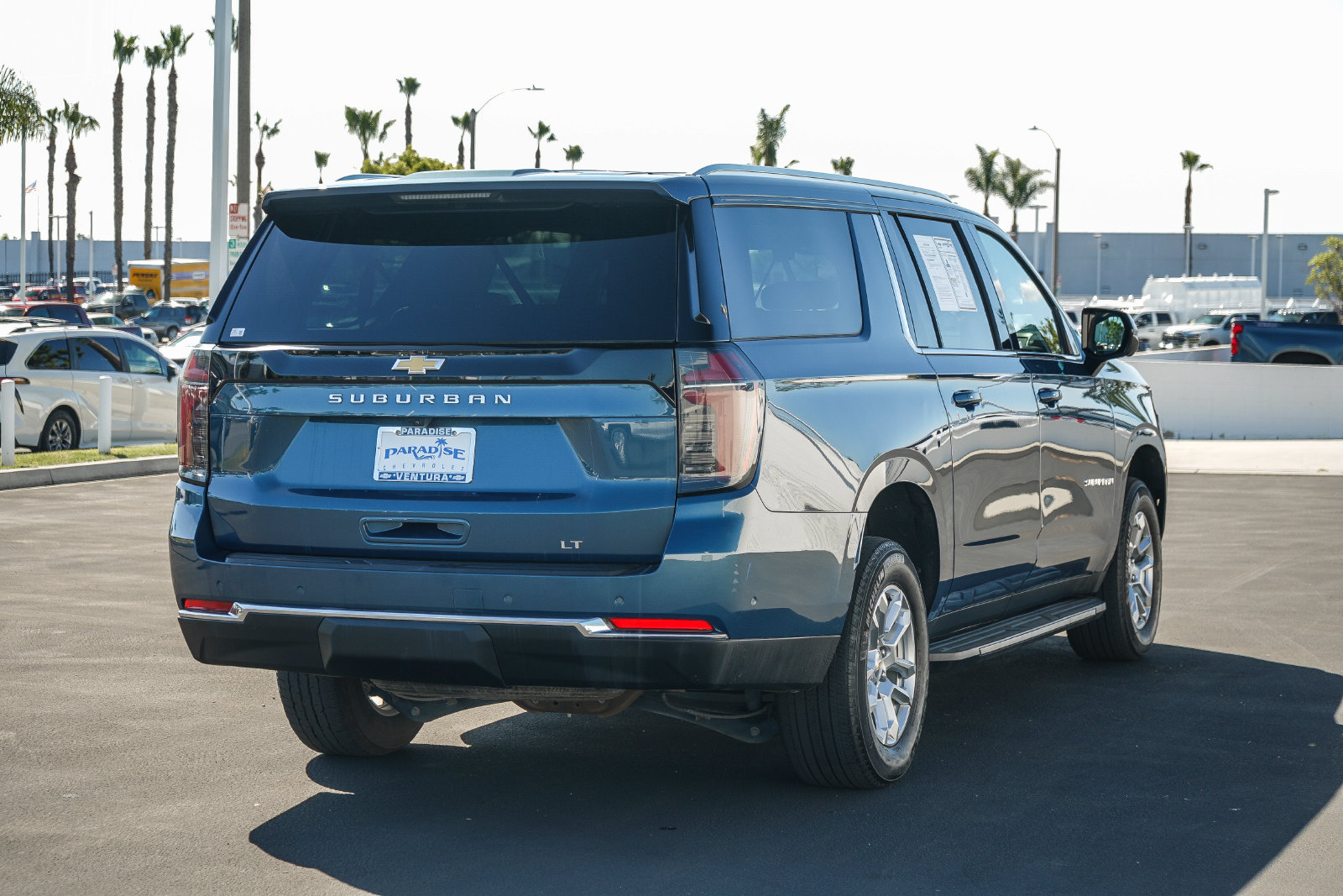Used 2025 Chevrolet Suburban LT AWD/4WD image 4