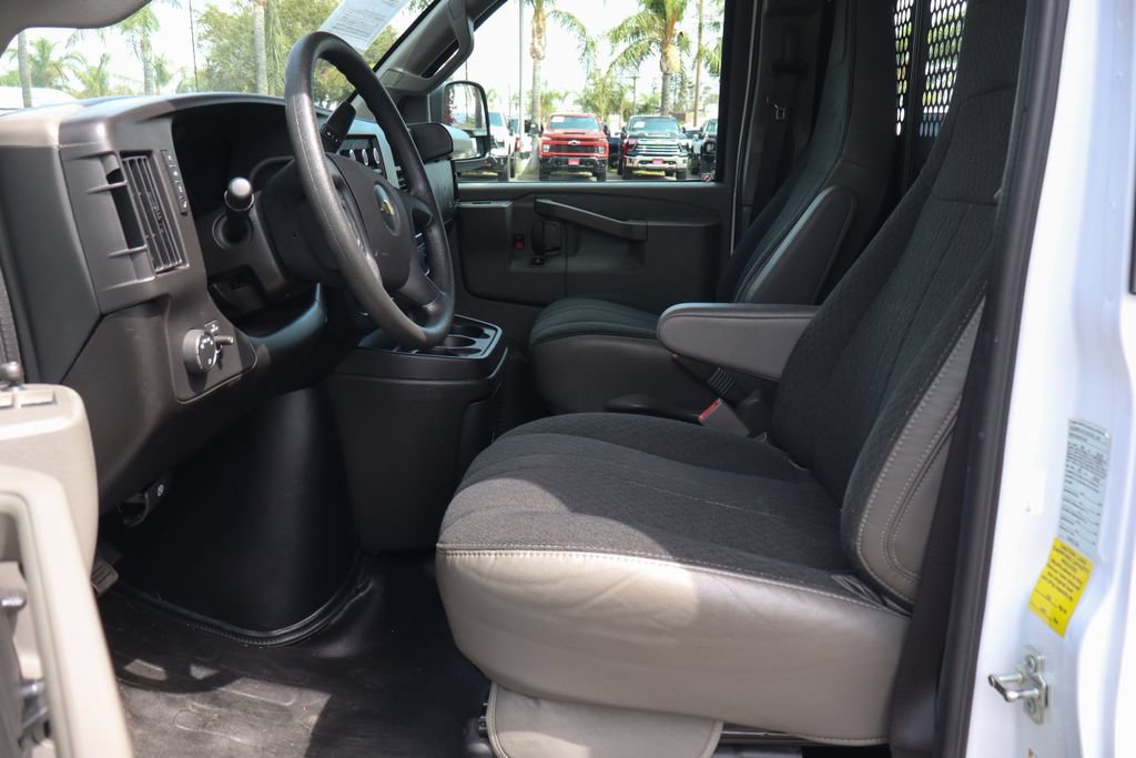 Used 2025 Chevrolet Express 2500 w/ Driver Convenience Package RWD image 23