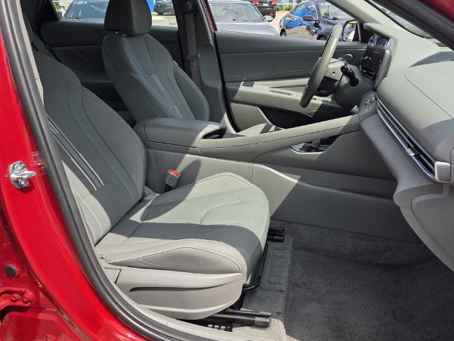 Used 2025 Hyundai Elantra SEL FWD image 16