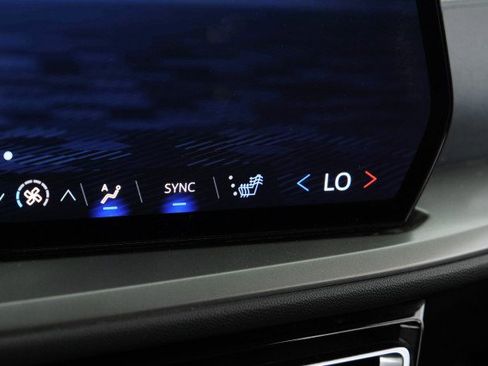 Used 2025 Chevrolet Traverse LT w/ LPO, Floor Liner Package FWD image 21