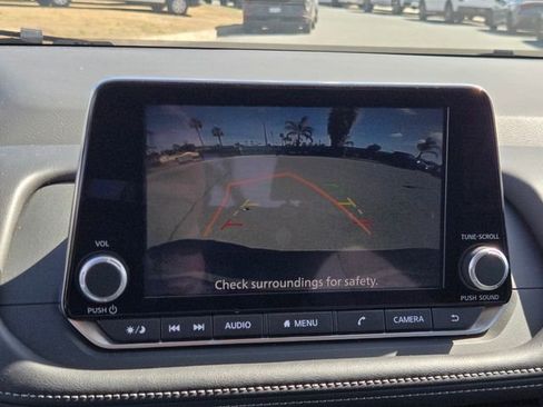 Used 2025 Nissan Rogue SV image 11