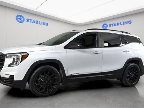 Used 2023 GMC Terrain SLE w/ Elevation Edition FWD image 2