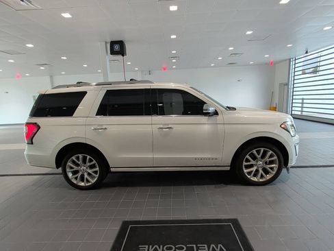 Used 2019 Ford Expedition Platinum AWD/4WD image 2