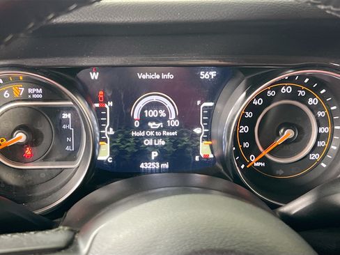 Used 2022 Jeep Gladiator Sport AWD/4WD image 12