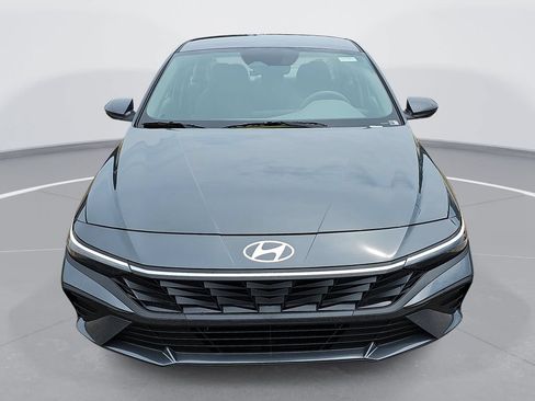 New 2026 Hyundai Elantra SE FWD image 2