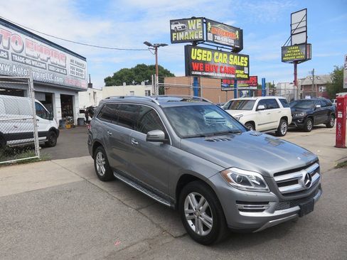 Used 2016 Mercedes-Benz GL 450 4MATIC image 3