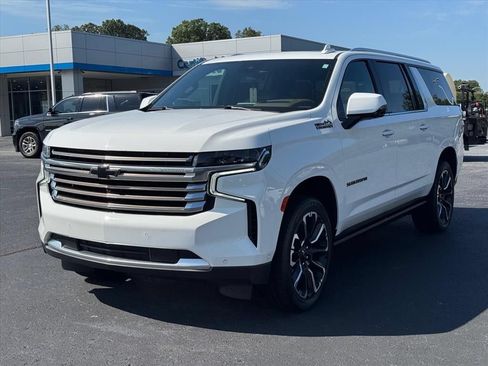 Used 2024 Chevrolet Suburban High Country w/ Advanced Technology Package AWD/4WD image 7