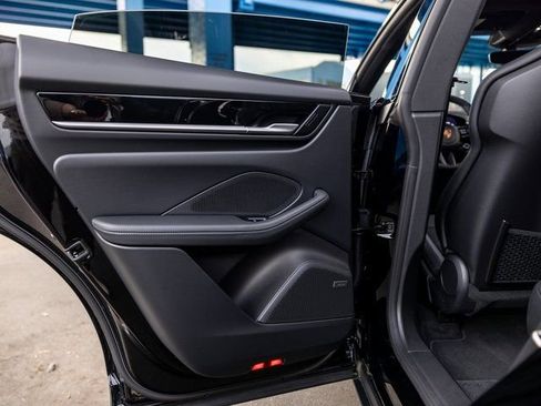 New 2025 Porsche Macan Electric image 38