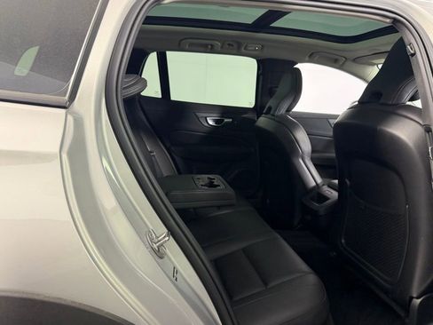 Used 2025 Volvo V60 B5 Cross Country Plus image 28