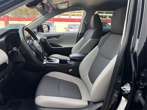 Used 2025 Toyota RAV4 XLE image 27