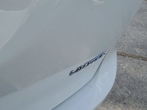 Used 2019 Chrysler Pacifica Limited w/ Tire & Wheel Group FWD image 8