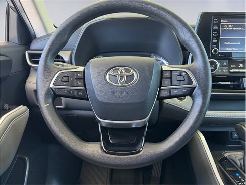 Used 2020 Toyota Highlander L FWD image 12