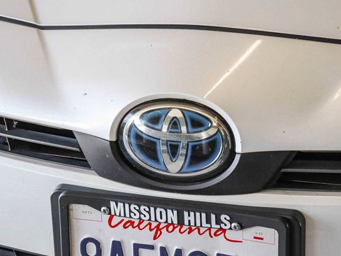 Used 2022 Toyota Prius XLE FWD image 8