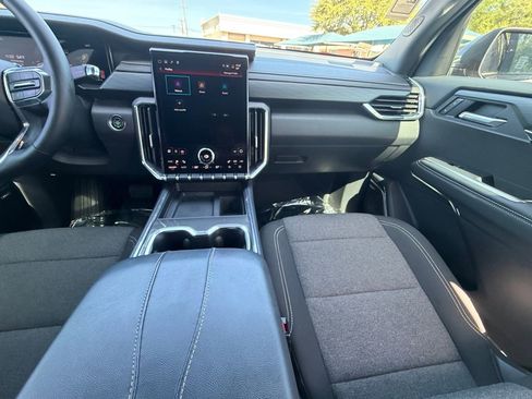 Used 2025 GMC Acadia Elevation FWD image 15