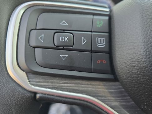 Used 2024 Jeep Wagoneer L Series II w/ Flexible Seating Group RWD image 19