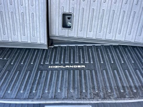 Certified 2024 Toyota Highlander XLE AWD/4WD image 17