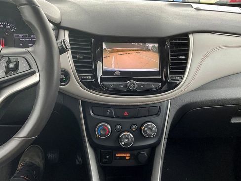Used 2020 Chevrolet Trax LT w/ Driver Confidence Package FWD image 14