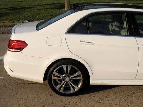 Used 2016 Mercedes-Benz E 350 4MATIC Sedan w/ Premium Package image 11