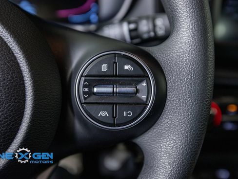 Used 2025 Kia Soul LX w/ LX Technology Package FWD image 15
