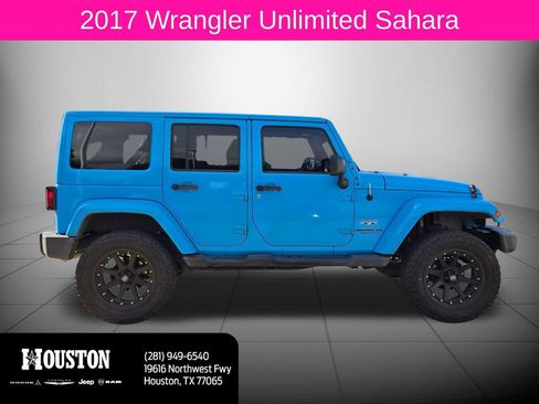 Used 2017 Jeep Wrangler Unlimited Sahara w/ Connectivity Group AWD/4WD image 2