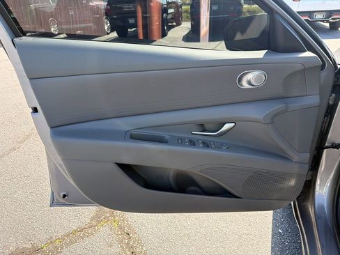 Used 2025 Hyundai Elantra Hybrid w/ Cargo Package FWD image 10