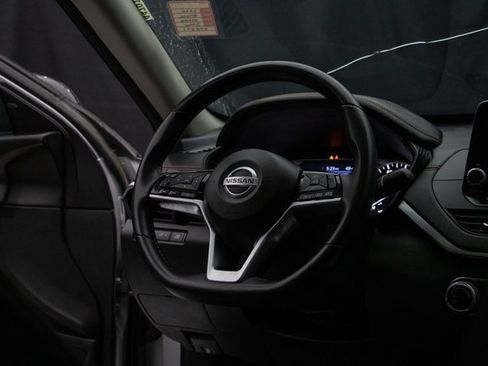 Used 2020 Nissan Altima 2.5 SR w/ Premium Package image 14