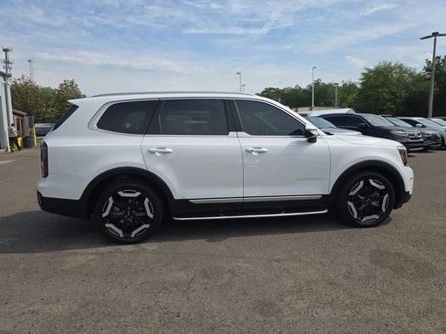 Certified 2023 Kia Telluride EX FWD image 9