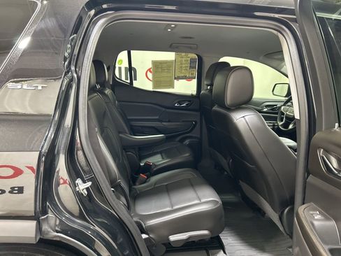 Used 2023 GMC Acadia SLT w/ Technology Package image 14