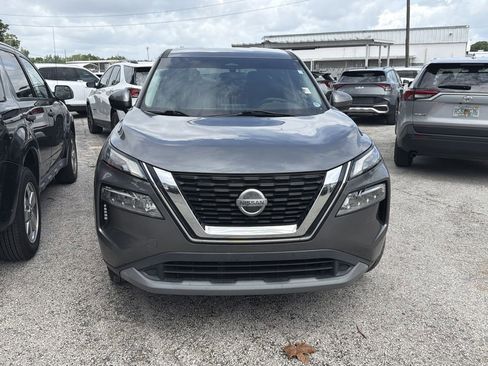 Used 2021 Nissan Rogue SV FWD image 2