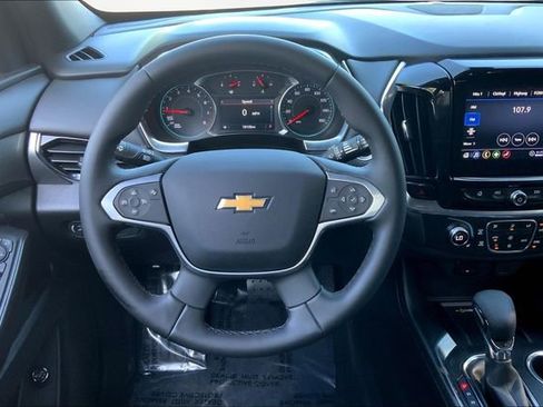 Used 2023 Chevrolet Traverse LT image 8