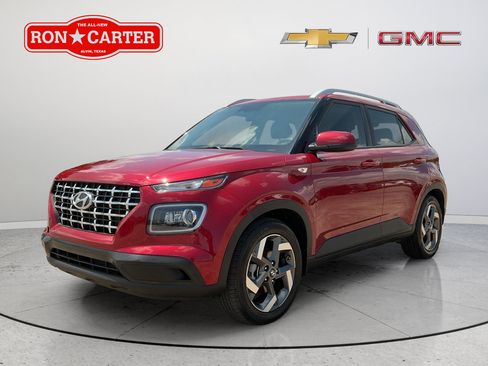 Used 2024 Hyundai Venue Limited FWD image 3