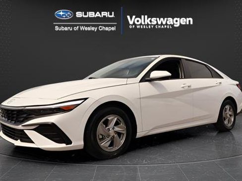 Used 2025 Hyundai Elantra SE FWD image 4