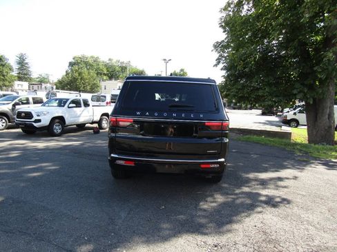 Used 2024 Jeep Wagoneer Series II AWD/4WD image 7