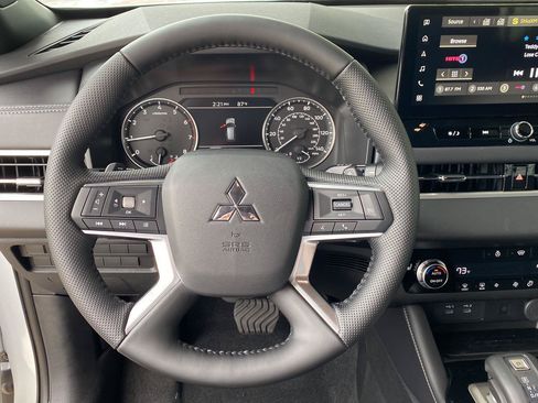 New 2026 Mitsubishi Outlander LE AWD/4WD image 29