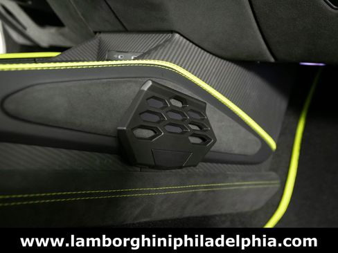 Used 2025 Lamborghini Revuelto AWD/4WD image 41