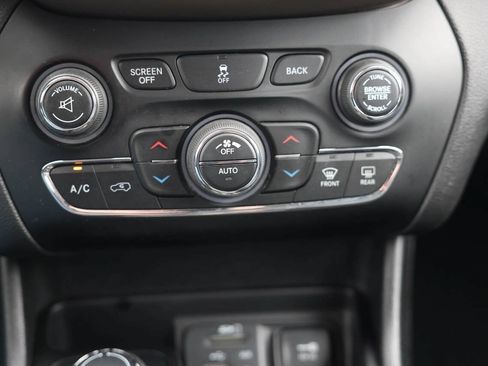 Used 2017 Jeep Cherokee Limited AWD/4WD image 25