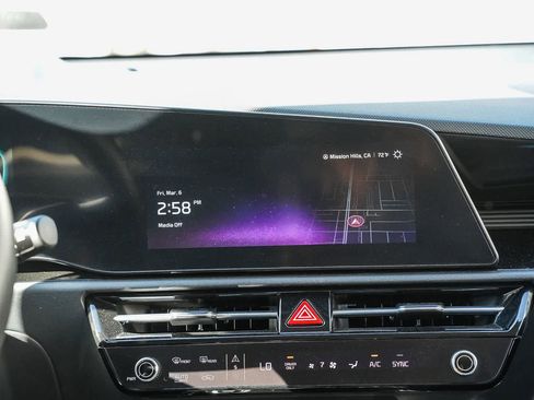 Used 2024 Kia Niro EX Touring image 14