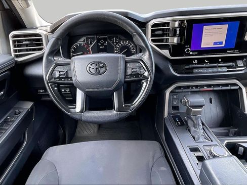 Used 2022 Toyota Tundra SR5 w/ SR5 Convenience Package AWD/4WD image 5