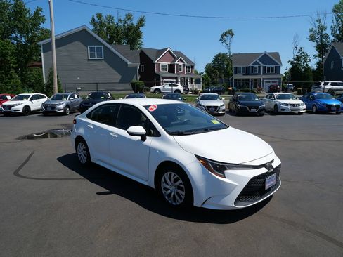 Used 2020 Toyota Corolla LE FWD image 1