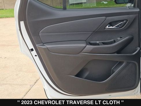 Used 2023 Chevrolet Traverse LT FWD image 19