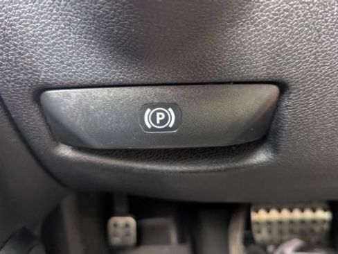 Used 2009 Mercedes-Benz C 350 Sport image 29