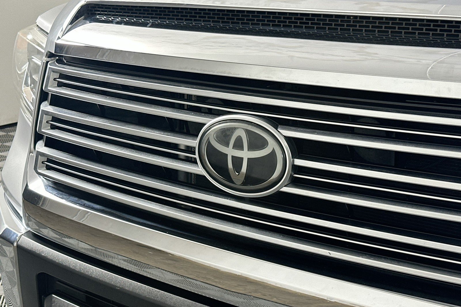 Used 2021 Toyota Tundra Limited w/ Limited Premium Package RWD image 14