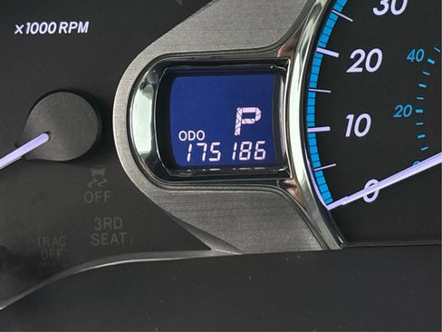 Used 2014 Toyota Sienna XLE image 45