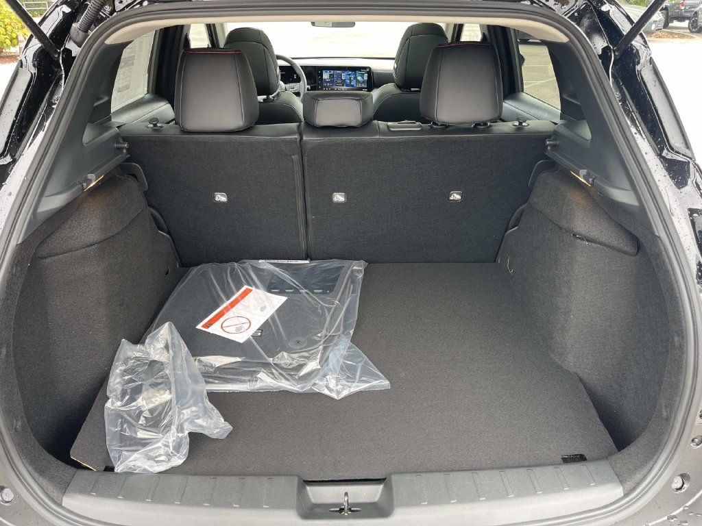 New 2027 Nissan Kicks SR w/ SR Premium Package AWD/4WD image 12